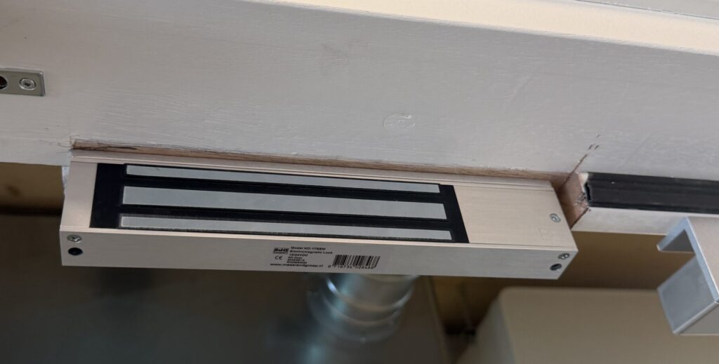 kleefmagneet Maasland ook deur