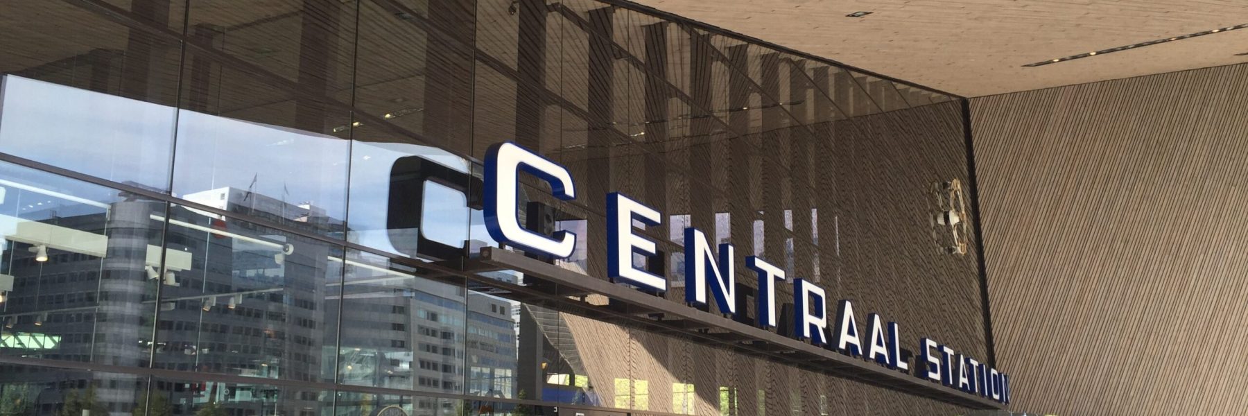 Voorkant centraal station Rotterdam